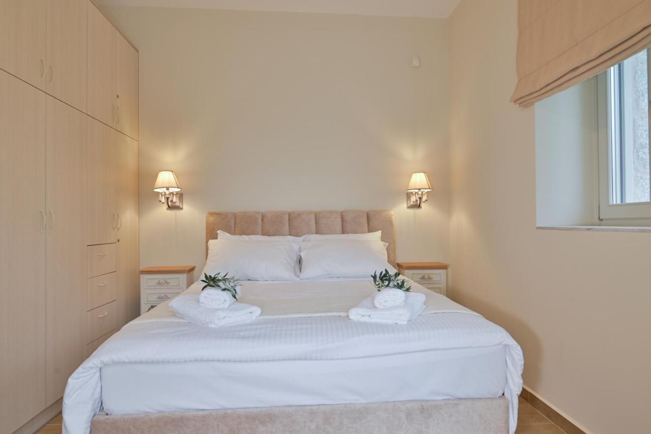 Efmar Exclusive Residences Gytheio Rum bild