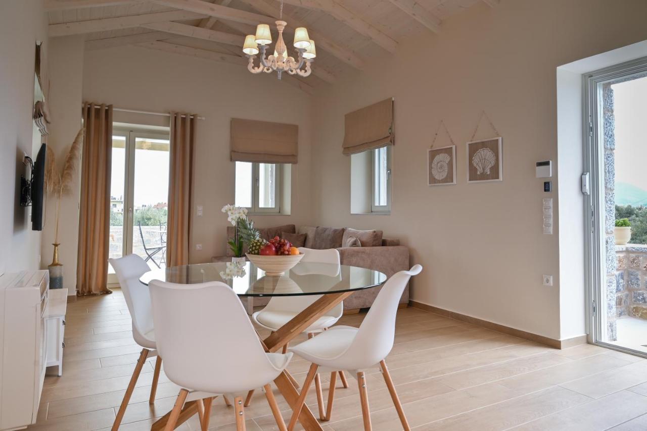 Efmar Exclusive Residences Gytheio Rum bild